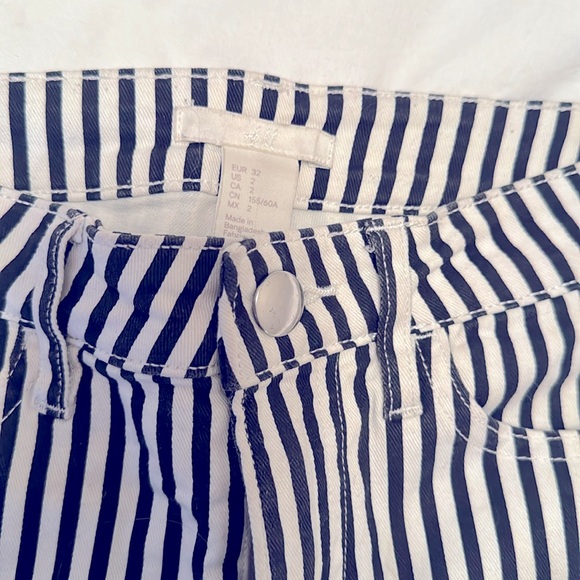 H&M black and white striped shorts - Picture 3 of 3